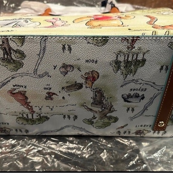 Nwt Dooney and Bourke Disney Winnie the Pooh annual pass holder tote - Picture 3 of 8